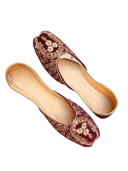 Women Velvet Khussa with Gold Thread Work